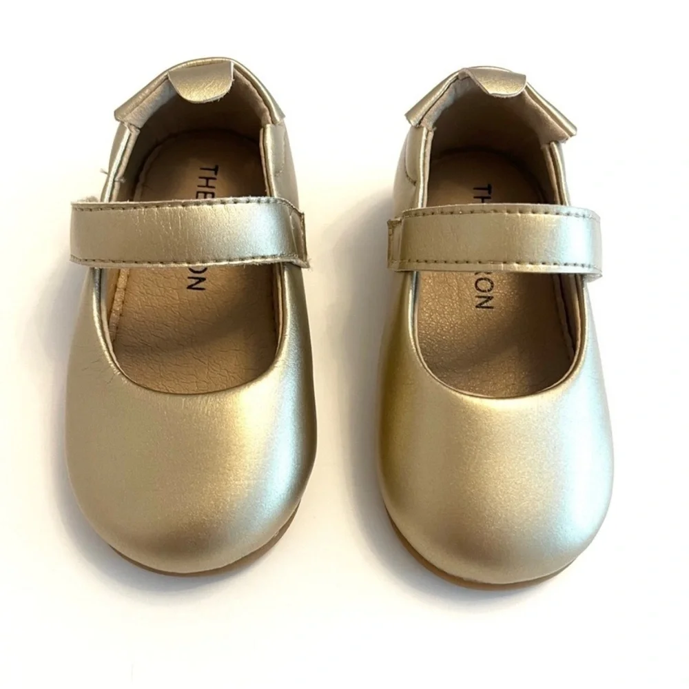 (NWOT) Thee Bron Stylish Gold Baby Dress Shoes with Velcro Straps - Girls 5T